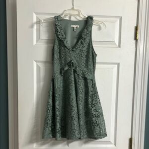 Lace Sleeveless Dress in Sage Green